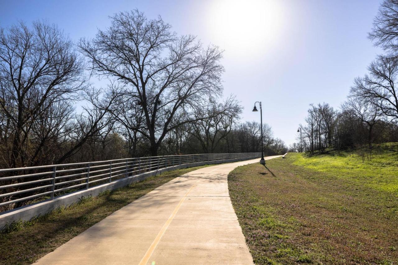 The Hive - Downtown Stephenville Exterior photo
